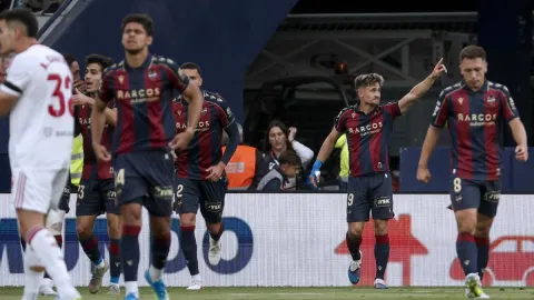 Dakika 90'dan sonra yaşananlar inanılmaz: Futbolseverler yıllardır böylesine hasretti