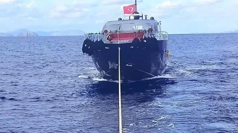 Datça açıklarında sürüklenen tekne için ekipler harekete geçti