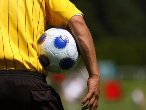 HAKEMLERİ BÖYLE FİŞLEMİŞLER! Faal Futbol Hakemleri Derneği'ndeki bilgisayar incelendi - fotoğraf 1