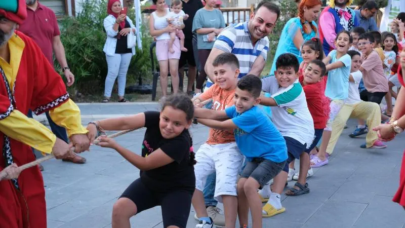 Defne'de Gülen Çocukların Keyfi