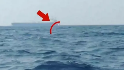 Deniz mayınına çarpan ikinci süper petrol tankeri patladı