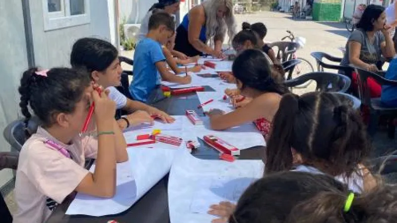 DEPREMİ YAŞAYAN ÇOCUKLARIN RESİMLERİ