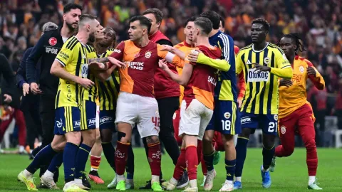 Derbiye kartlar damga vurdu