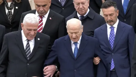 Dervişoğlu, Bahçeli'nin koluna girmesiyle ilgili konuştu: Bugün olsa yine yaparım