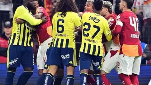 Dev derbide ilk dakikada gerginlik! Lukaku ile Abdülkerim Bardakcı tartıştı
