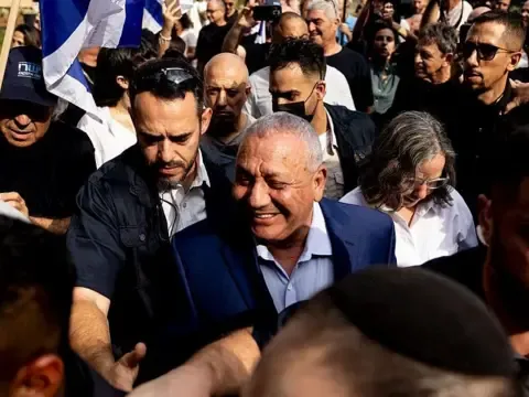 İsrail'de sandık çıkış anketlerine göre Eisenkot önde, hiçbir blok meclis çoğunluğunu sağlayamıyor - fotoğraf 6