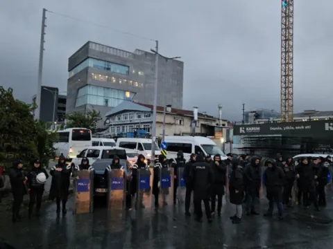 Son dakika... Halk TV'ye inceleme: Polis ekipleri arama yapıyor - fotoğraf 3