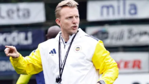 Dirk Kuyt, Fenerbahçe'de ilk idmanına çıktı