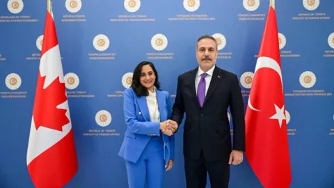 Dışişleri Bakanı Hakan Fidan Kanadalı mevkidaşı Anand ile görüştü
