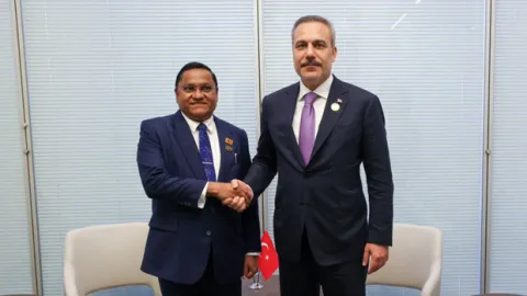 Dışişleri Bakanı Hakan Fidan, Sri Lankalı Bakan Herath ile görüştü
