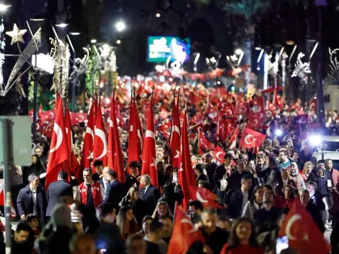 İzmir’de Cumhuriyet’in 103’üncü yılına bin dronlu kutlama - fotoğraf 1