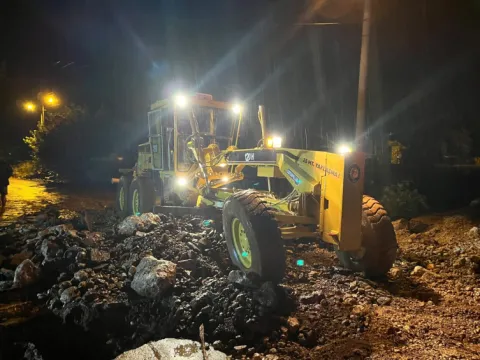 Antalya'da sağanak sele neden oldu: Evler, yollar ve seraları su bastı - fotoğraf 1