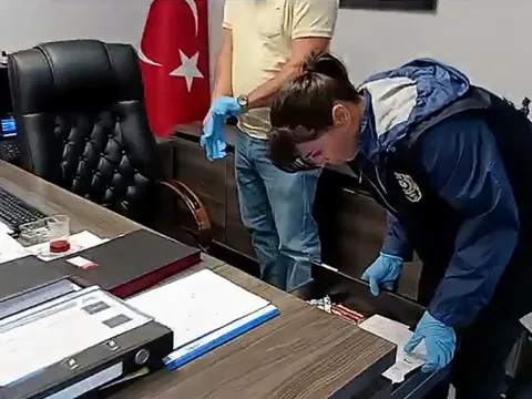 Mersin'de yolsuzluk operasyonu: Vahap Seçer dahil 36 kişinin işlemleri devam ediyor - fotoğraf 4