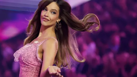 Doğumdan 6 hafta sonra Victoria's Secret defilesine çıktı