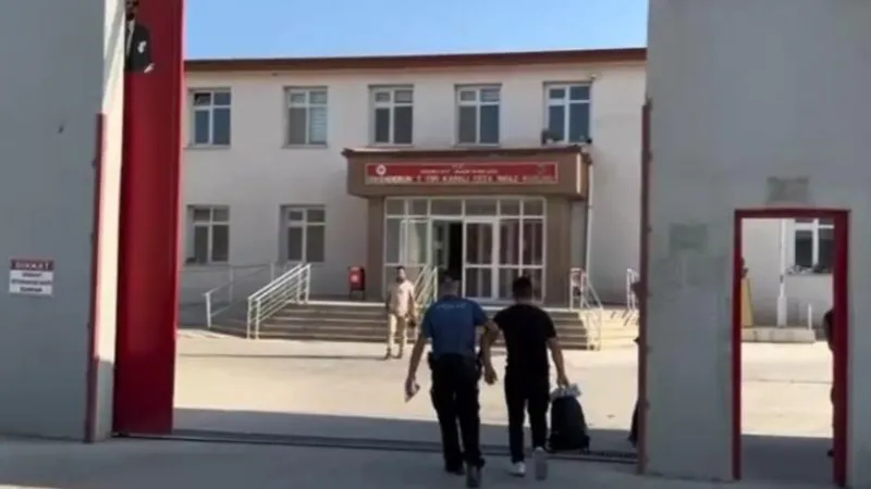 Dolandırıcılık Suçundan Aranan Şahıs Tutuklandı