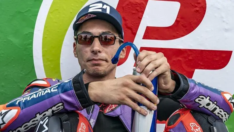 Dün omzu çıkmıştı, bugün motoru arızalandı! Toprak Razgatlıoğlu, yarışı tamamlayamadı...