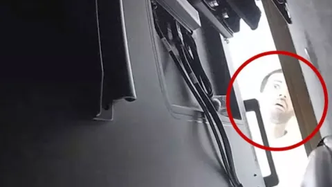Dünyanın en büyük teknoloji şirketinde casusluk şoku: Yöneticilerin odasından dinleme cihazı çıktı!