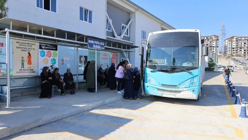 DURAKLAR YAYA GEÇİŞLERİNİ ENGELLEMEDEN YAPILAMAZ MI?