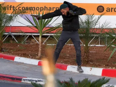Batı Şeria'da Hamas'ın üstlendiği saldırı sonrası İsrail ordusu bölgeyi kuşattı - fotoğraf 2