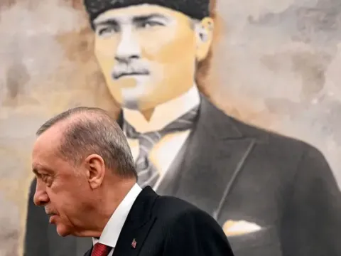Azerbaycan'da başörtüsü meselesinde Aliyev'in imajı nasıl tartışılıyor? - fotoğraf 6