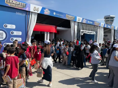 İletişim Başkanlığı TEKNOFEST'te yeni nesil iletişim deneyimleriyle ziyaretçilerle buluşuyor - fotoğraf 3
