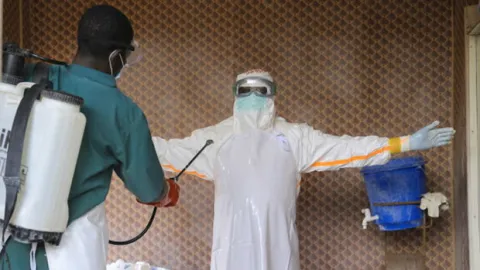 Ebola salgını bir ülkeye daha sıçradı: Dünya Sağlık Örgütü yeni vakayı doğruladı