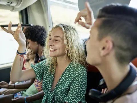 Otobüslerde kulaklıksız müzik dinleyenlere para cezası geliyor - fotoğraf 1