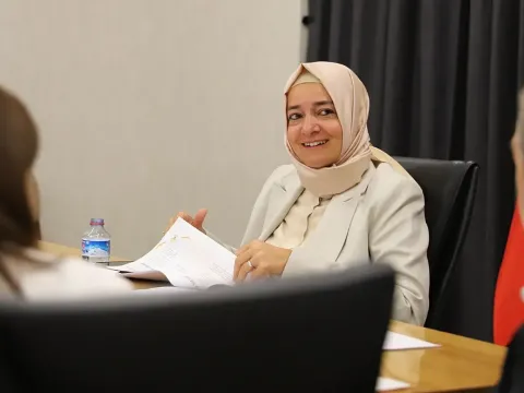 AKP'den dışlanan foncu Fatma Betül Sayan Kaya, doktorluğu da elinin tersiyle itti - fotoğraf 3