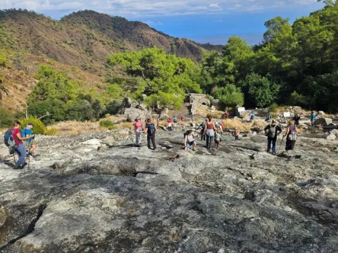 Antalya'da kayaların arasından yükseliyor! Turistler görmek için akın ediyor - fotoğraf 4