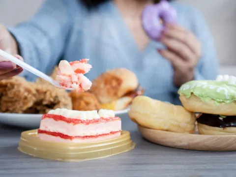 Milyonlarca kişi izliyor ama tehlikesini bilmiyor! Mukbang'ın karanlık yüzü: Uzman isim kritik belirtileri anlattı - fotoğraf 3