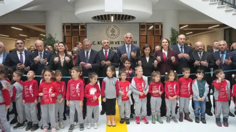 Edirne’ye 8 bin 812 metrekarelik yeni bilgi merkezi... Bakan Ersoy, 160 bin kitap kapasiteli dev kütüphaneyi açtı
