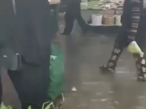 Bursa'da sağanak hayatı felç etti: Yollar göle döndü, iş yerlerini su bastı - fotoğraf 1