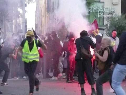 Macron’dan sanal medya sözleri: “Demokrasilerimize zarar veriyor” - fotoğraf 2