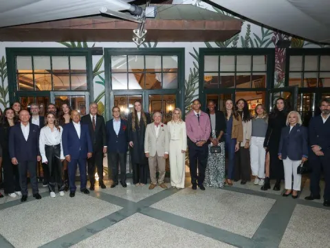 Koç'tan A Milli Kadın Voleybol Takımı’na destek - fotoğraf 1