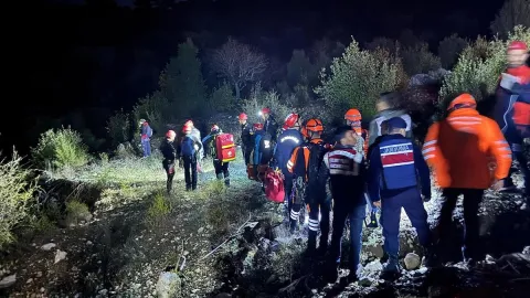 Eğitim için Isparta’ya gelen gönüllü ekibi kayboldu: 1 ölü, 13 kayıp