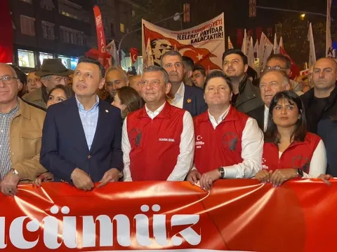Yüzbinler Cumhuriyetimizin 103'üncü yılı için 'Cumhuriyet Yürüyüşüne' başladı - fotoğraf 2