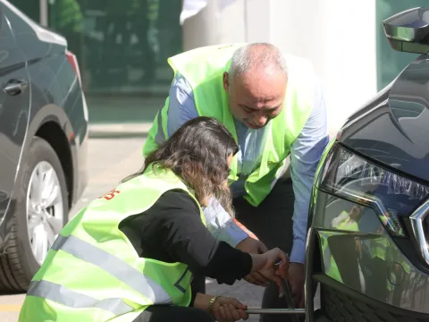 Alt2: AKO Grup ve Petlas’tan “Güvenli Yol, Güçlü Kadın” projesiyle kadınların yoldaki gücüne güç katıyor - fotoğraf 1