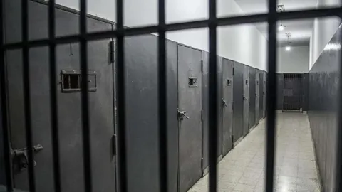 Eli kanlı İsrail, Filistinli çocukların çoğuna hücre cezası verdi