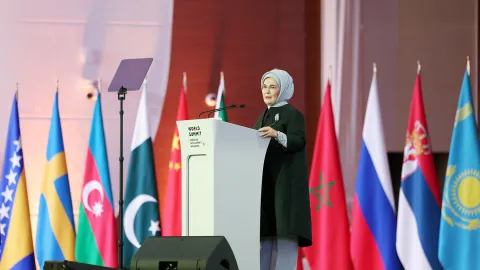 Emine Erdoğan: Türkiye olarak çocuklara fayda sağlayacak işbirliklerine her zaman hazırız