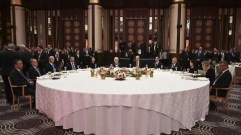 Emine Erdoğan'dan Cumhuriyet Bayramı ve TDT Zirvesi kapsamındaki resmi yemeğe ilişkin paylaşım