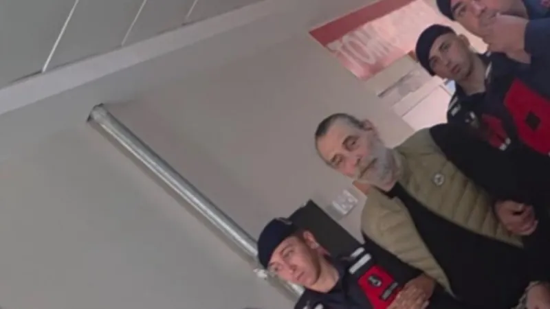 Erdal Beşikçioğlu'nu vatandaş görüntüledi: Hastanedeki bitkin hali dikkat çekti