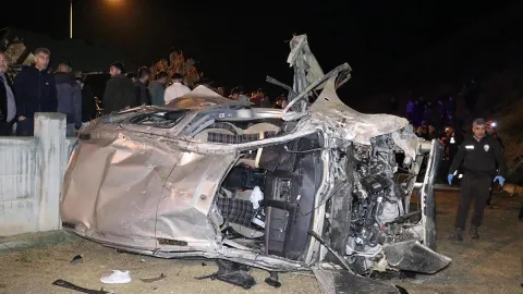 Erzurum’da feci kaza: 22 metrelik uçuruma yuvarlanan araçtan cesedi çıktı