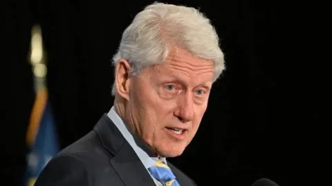 Eski ABD Başkanı Clinton'dan Müslümanlara destek! Kur'an-ı Kerim'den ayet okudu
