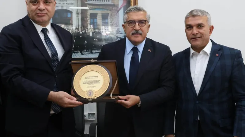 ESNAFTAN ZİYARET ANISINA PLAKET