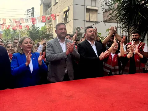 İzmir'de Yeni Parti'den istifa eden yaklaşık 200 kişi CHP'ye katıldı - fotoğraf 1