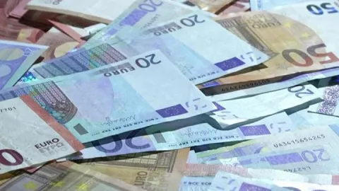 Euro 17 ayın en düşük seviyesinde
