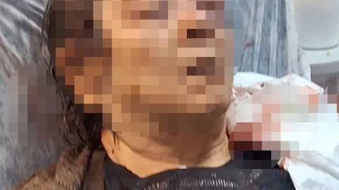 Evde otururken tavandan kopan moloz yığını altında kaldı