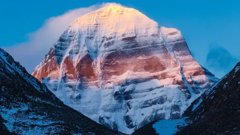 Everest için kuyruğa girdiler ama bu dağın zirvesine basan yandı