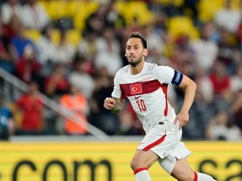 Çalhanoğlu imzayı atıyor - fotoğraf 1