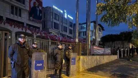 Eyüpsultan Belediye Başkanı Özmen'in de aralarında bulunduğu 13 şüpheli tutuklandı